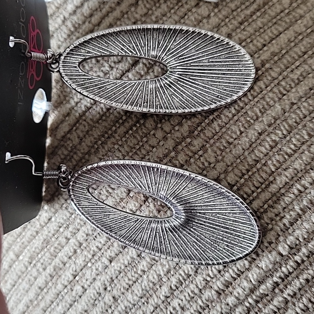 Dangle earrings - Picture 2 of 3